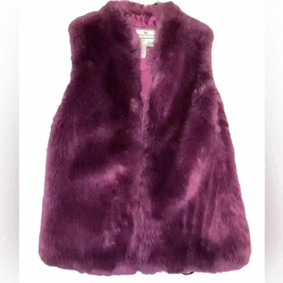Topshop Tops - Topshop faux fur vest size 6 burgundy color